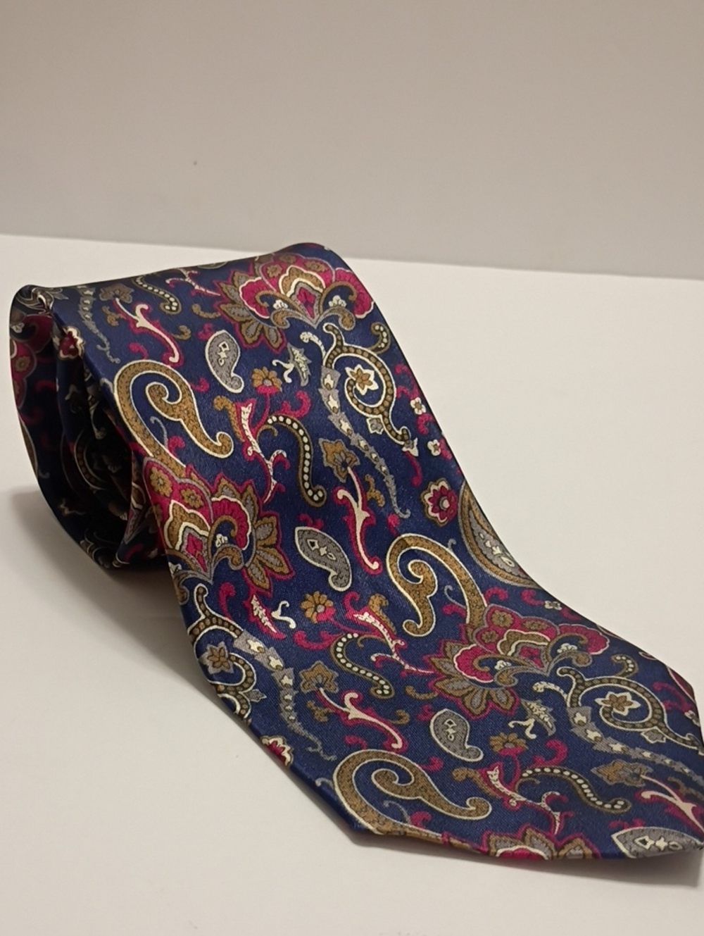 Classic Paisley Silk Tie in Navy and Burgundy 56"